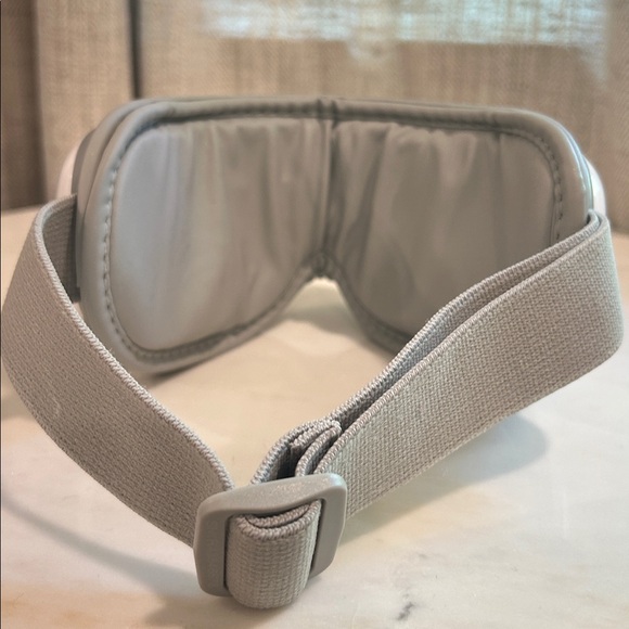 RENPHO Eyeris 1 Eye Massager with Heat - Picture 3 of 7